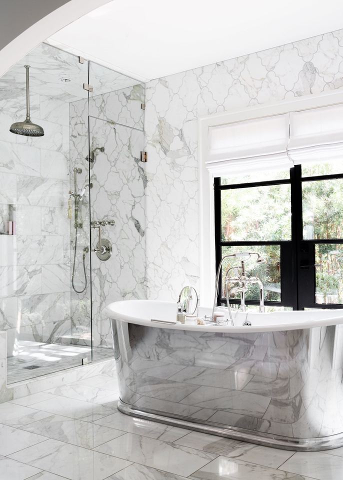 Marble bath with a freestanding tub